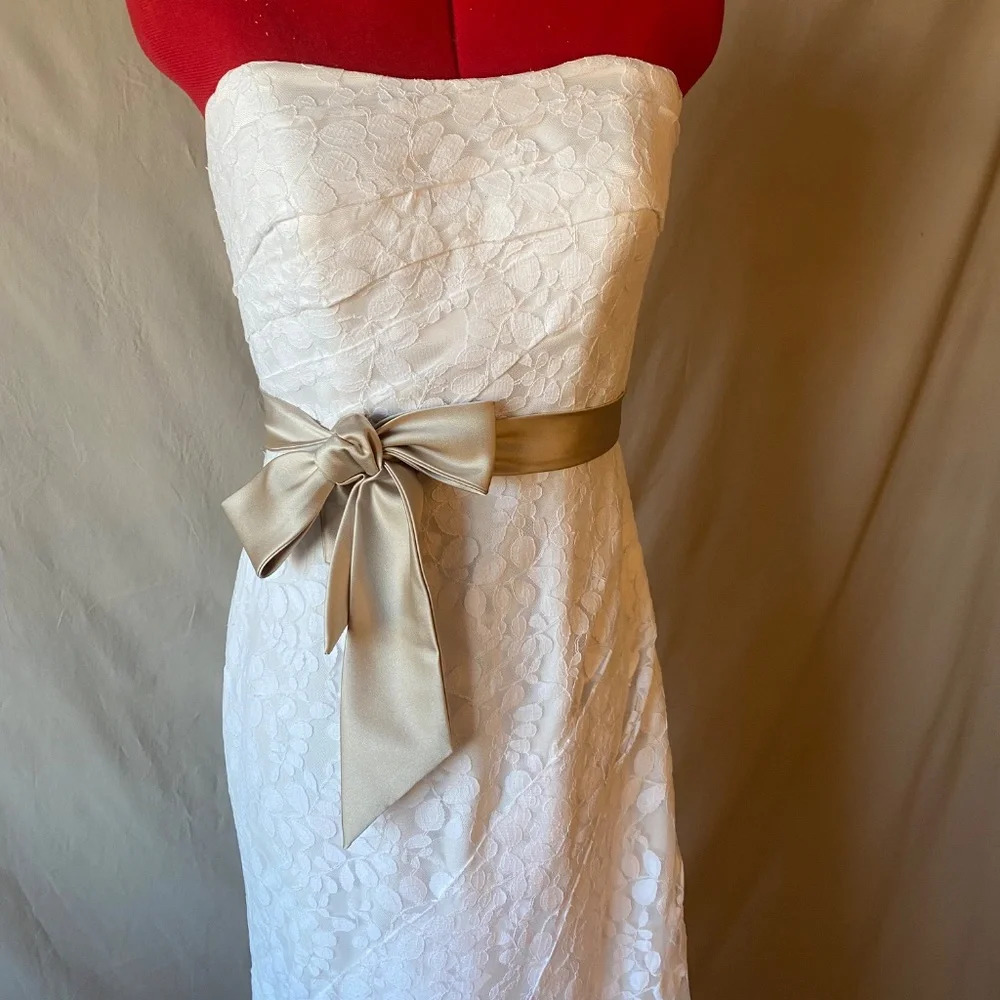 cheap/beautiful preowned wedding dress designed by galina/strapless neckline - Picture 2 of 8